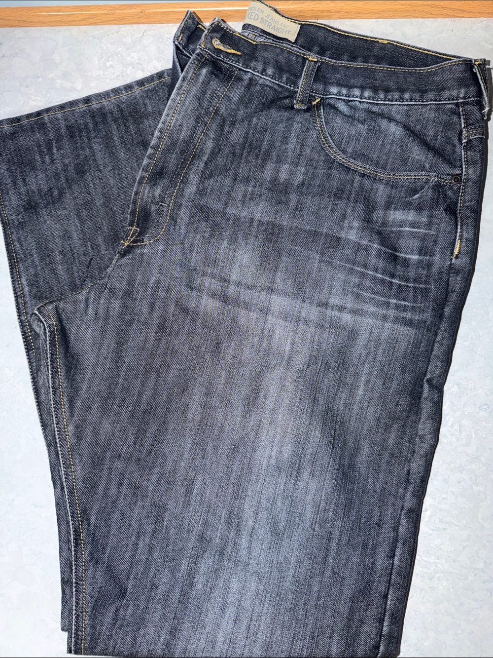 Wrangler Straight-Leg Jeans in Washed Dark Gray-Blue